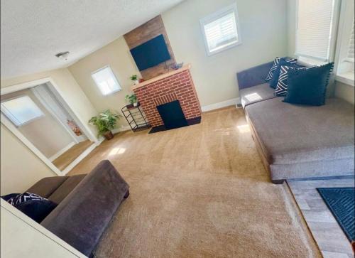 Akron Casa | Comfy 3 Bedroom entire home with cozy vibes