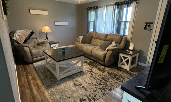 Colby Casa | Comfy 3 bedroom house in Colby.