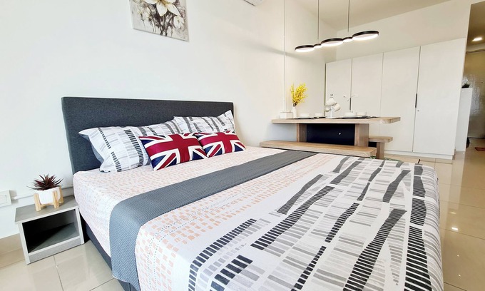 Subang Jaya Apartamento | Comfy 4 Guest Studio Subang Jaya SS15 Courtyard First Subang with Free Wifi
