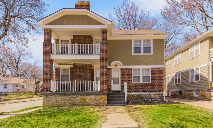 South Kansas City Casa | Comfy 4BR Near Hospitals, UMKC, Brookside, and Plaza