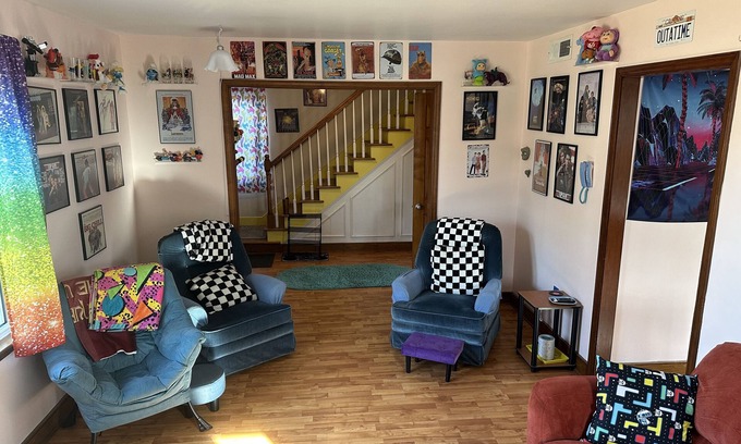 Southeast Raleigh Casa | Comfy 80's Cool House Near Downtown & Walnut Creek