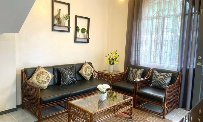 Taculing Apartamento | Comfy and Relaxing 2-storey House in Bacolod City