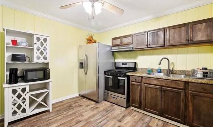 Treme Condominio | Comfy and Safe 2-bedroom condo in New Orleans - 1 block walk to French Quarter