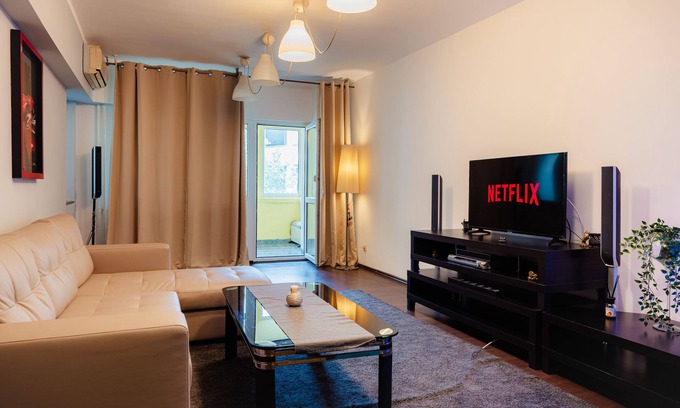 Bucharest City-Centre Apartamento | Comfy Apartment with Private Parking and Netflix