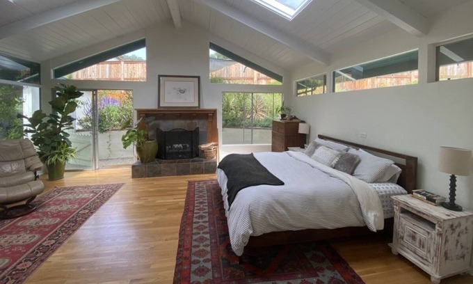 Las Positas Casa | Comfy beach house just blocks from one of Santa Barbara’s best beaches.