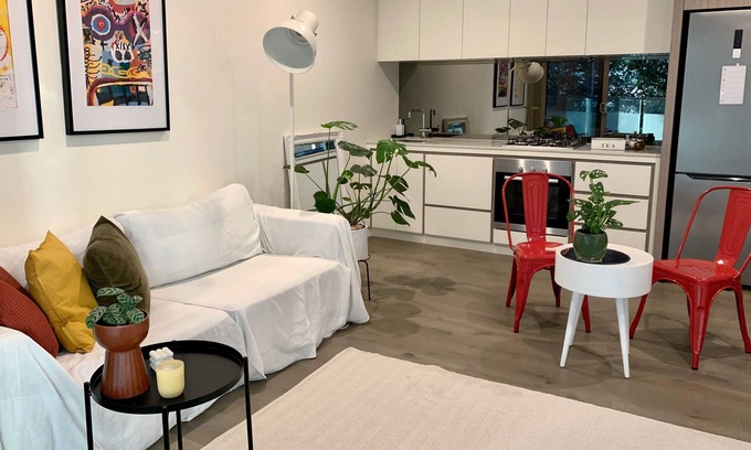 South Melbourne Apartamento | Comfy Botanical Getaway - Full Apartment with Pool and Gym Access