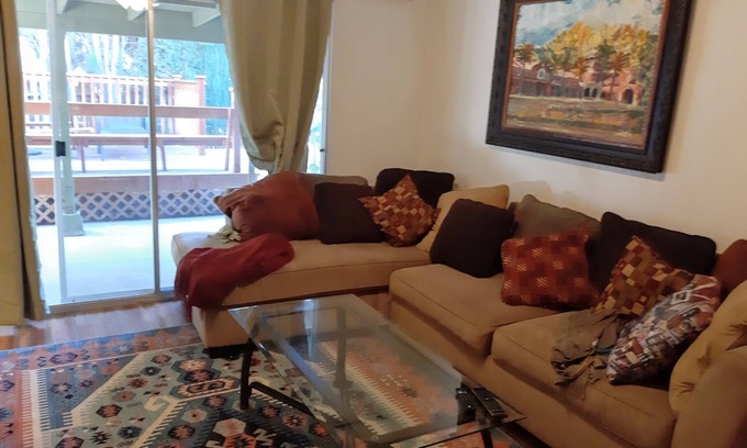 Redlands Casa | Cómoda, central 2BD, 2BA artista Incl. Oficina