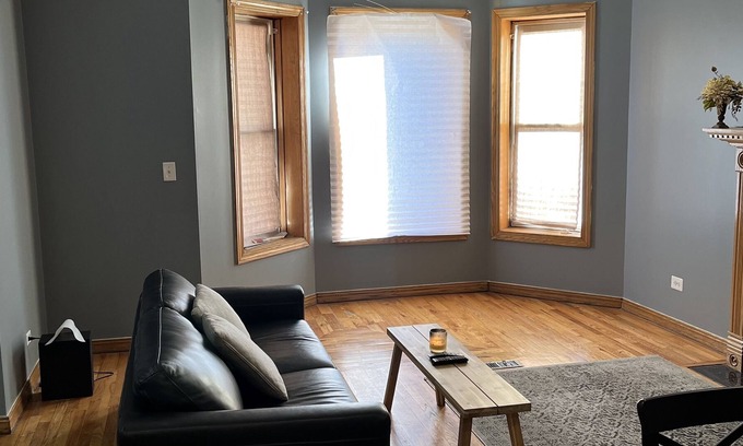 Woodlawn Condominio | Comfy Chicago Condo w/ 2 BR and 2 BA near Beach & Museum of Science and Industry