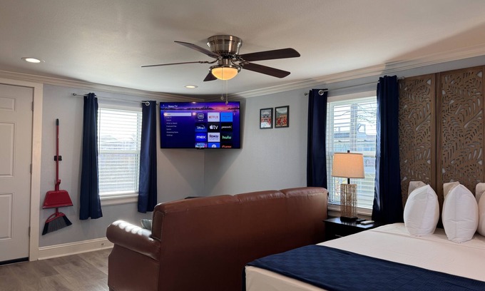 Surfside Beach Casa | Comfy Coastal Cottage Four