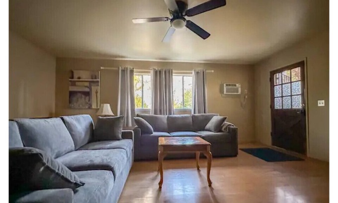Carmichael Cabaña | comfy cozy cottage