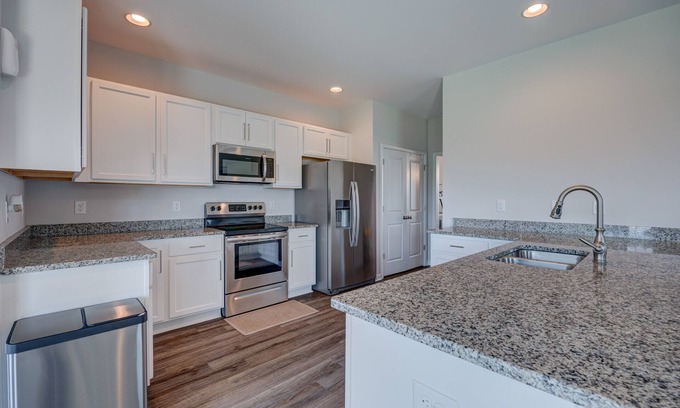 Northwest Casa | Comfy & Cozy home ~20mins from Wilmington & 35-45 from beaches