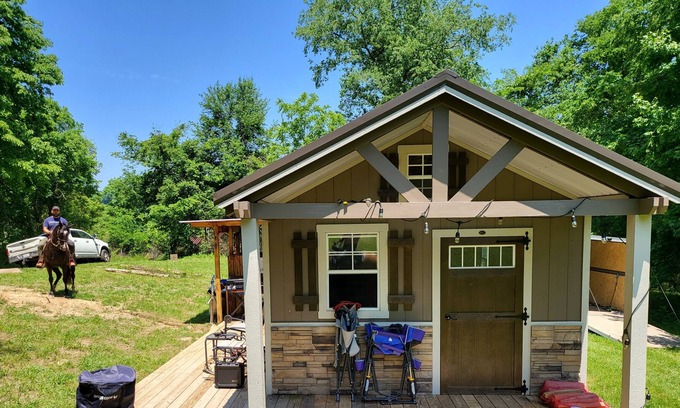 Clarksville Cabina | Comfy, Cozy Secluded Cabin !