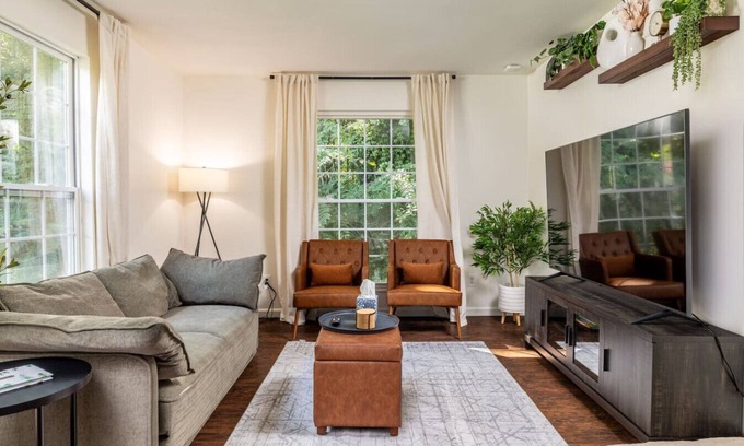 Maryville Casa | Comfy Duplex w/ 2 Kings+Sofa Bed