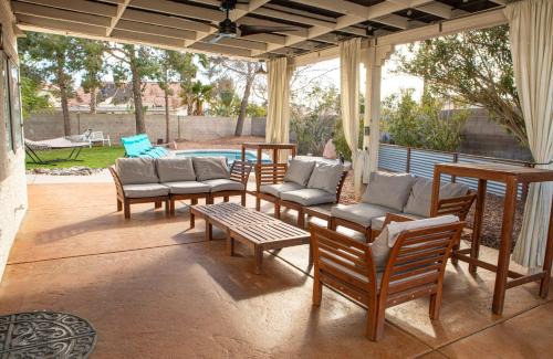 Paradise Valley Casa | Comfy Expansive Home - Near the Strip - Heated Pool