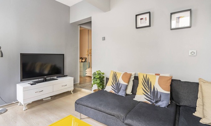 Cihangir Apartamento | Comfy Home with Backyard in Cihangir