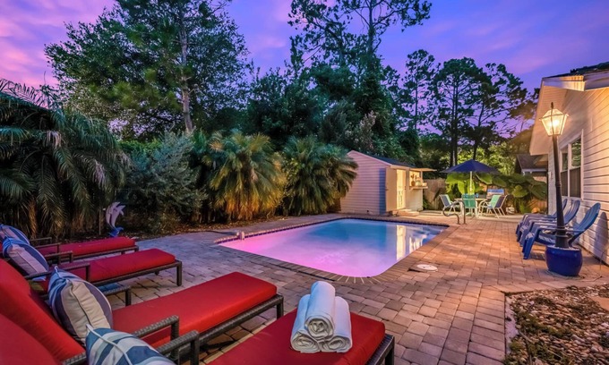 Isle of Palms Casa | Beach Stay w/ HTD Pool,1mi from Mayo, 3mi to beach