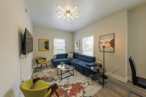 West End Apartamento | Comfy Nashville 1BR with King Bed and Optional Parking Near Gulch & Midtown Walk to The Parthenon