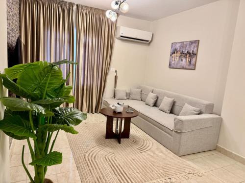 Al Rehab Apartamento | Comfy Rehab Apartment