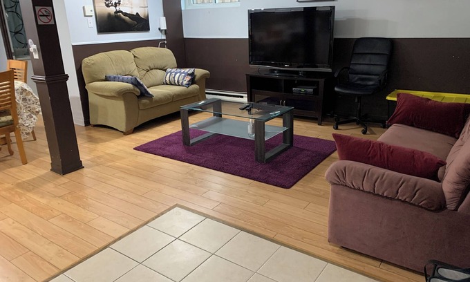 Longueuil Apartamento | Comfy, Spacious and Clean basement apartment