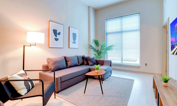 Aurora Highlands Apartamento | Fantastic Condo @Crystal City With Gym
