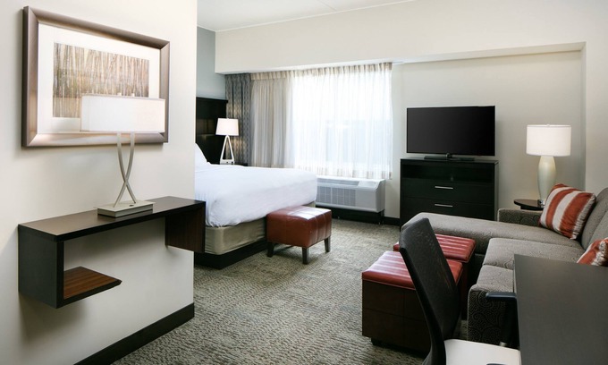 Historic East Village Apartamento | Comfy Studio Suite | Indoor Pool, Hot Tub