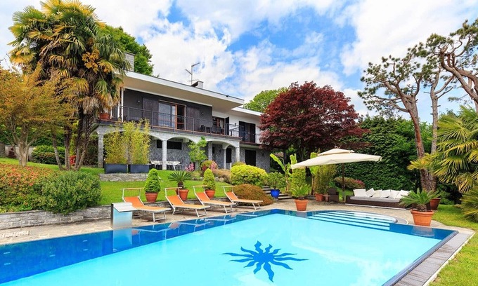 Nebbiuno Villa | ¡Villa cómoda con piscina privada y vistas al lago!