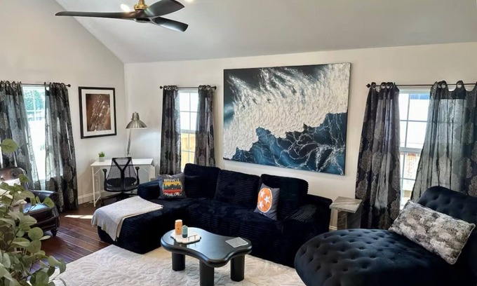 Buena Vista Casa | Comfy Walkable Downtown Nashville Home/Private Fences Yard - 3 Bedrooms 1 Story