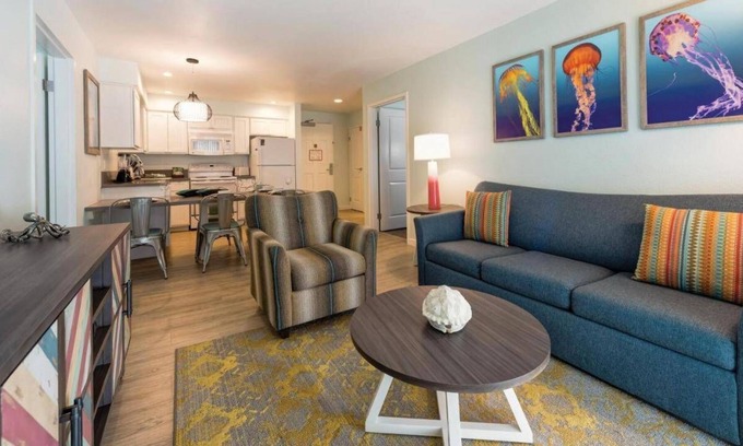 Mission Valley Complejo | Comic-Con special resort lodging, sleeps four with full kitchen.