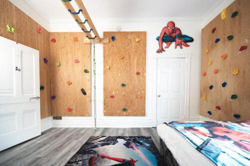 Chesley Casa | Comic House with Climbing Wall & Themes