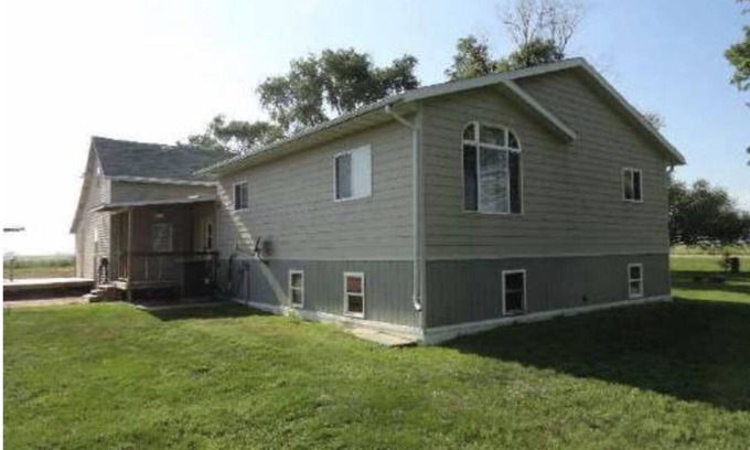 Buffalo Ridge Otro | Coming soon. Large country home in Turner County. 25 minute to Sioux Falls