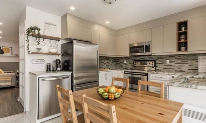 Laval Casa | Comme à la maison 🏡 | stationnement gratuit 🚗 | entrée indépendante🚪