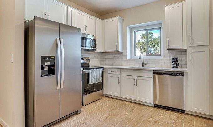 Phoenix Apartamento | Community Pool & Hiking Trails: Phoenix Condo!