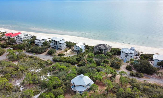 Plantation Cabaña | Community Pool! Easy Beach Access - 2 FREE bike rentals included!