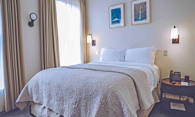 Milford Casa | Compact Room, Hotel Fauchere, Restaurant onsite, Close to Delaware Water Gap