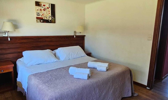 Dina Huapi Casa | COMPLEJO RAICES PATAGONICAS CABAÑA CLASICA