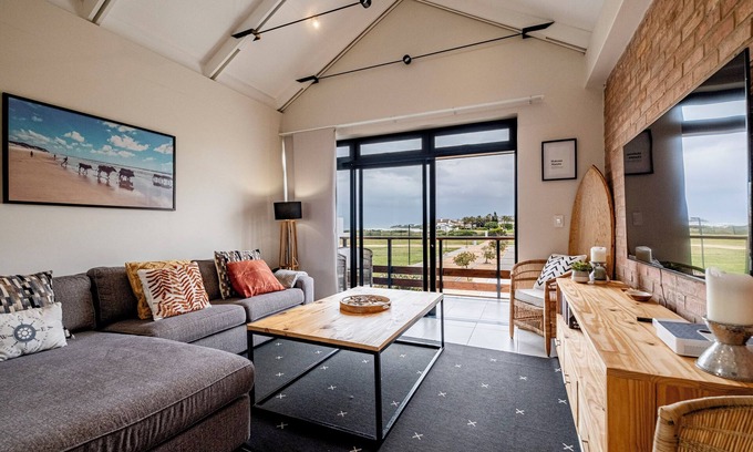 Jeffreys Bay Apartamento | Complete, Modern 2 bedroom, 2 bathroom Apartment on the beach