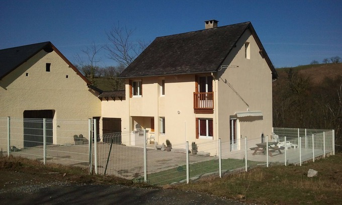 Arette Cabaña | Casa rural completamente renovada, descanso garantizado magnífica vista hacia las montañas