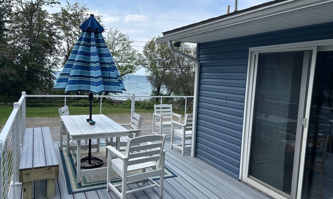 North East Casa | Completely Remodeled Lake House w 3 bedrooms 2 bath, deck & amazing beach view