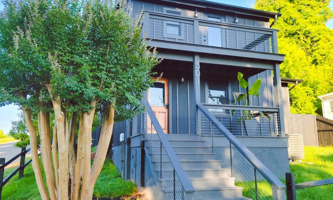 Daniels Hill Casa | Completely remodled Victorian era home downtown Lynchburg VA