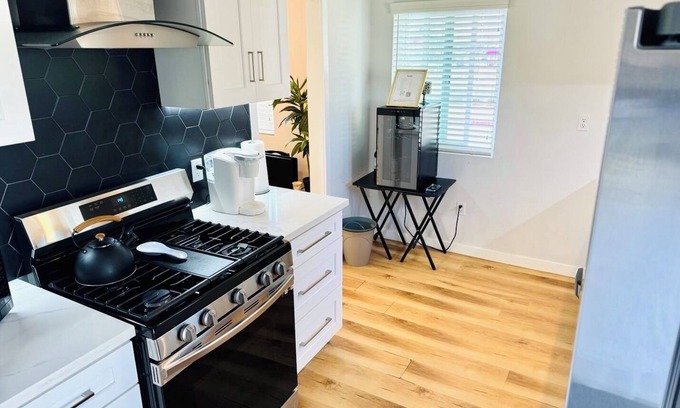 Los Angeles Chalet De Esquí | Completely Renovated Oasis on The Hill Los Angeles/Inglewood