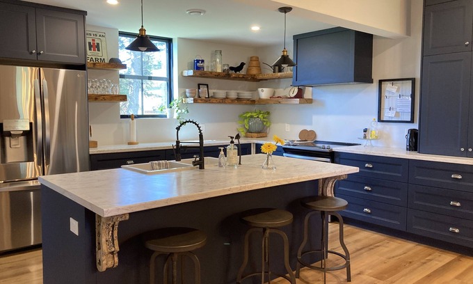 Charlotte's Shore Otro | Completely renovated secluded 6 bedroom farmhouse in central PEI