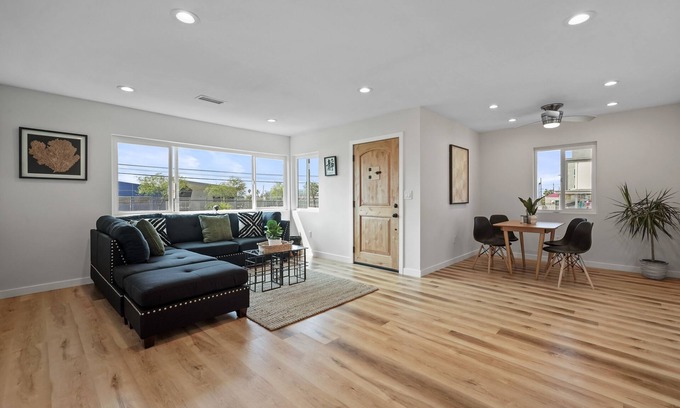 Los Angeles Casa | Completely Renovated Oasis on the Hill