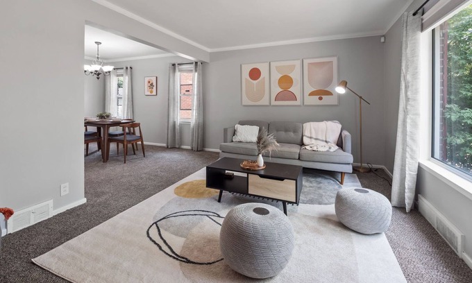 Grosse Pointe Woods Casa | Completely Renovated GP Oasis