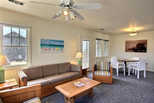 Buxton Casa | Conch & Crane