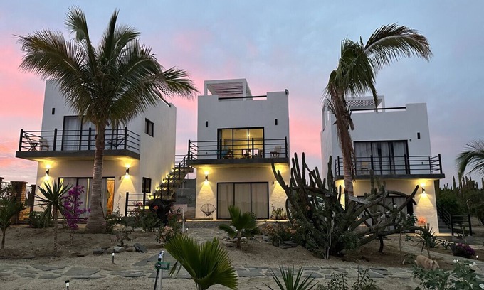 Cerritos Villa | Condo#2-5Min Walk to Beach/Surf-Sleeps2-KingSuite