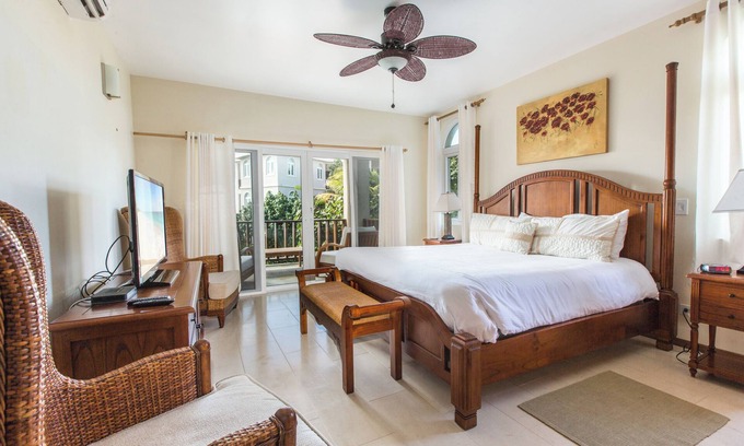 Shoal Bay Condominio | Condo- 2 King Suites on Shoal Bay!