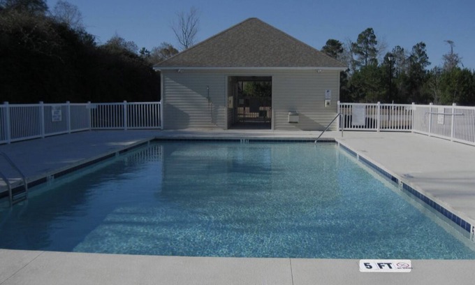 Socastee Condominio | Condo 3BR 2BA with Community pool in Gated Community