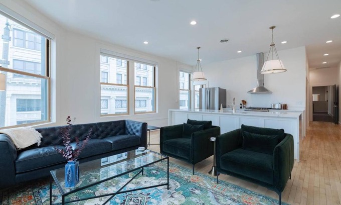 Van Buren Casa | 'condo A' Gallery Suite - Downtown Marion