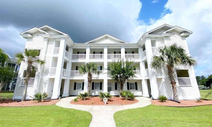 Longs Condominio | CONDO At Aberdeen country club