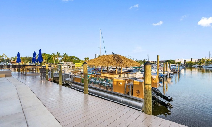 Trailer Estates Condominio | Condo at the Bay with kitchenette, opt-in continental breakfast, queen&sofa bed